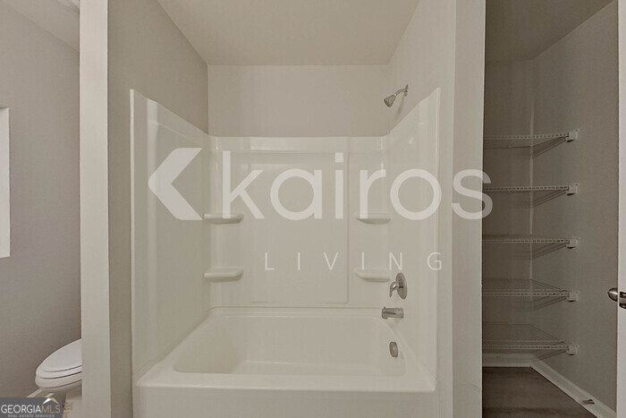 236 Sunrise Circle Midway, GA 31320 - Photo 23 of 31 a bathroom with a bathtub and a shower