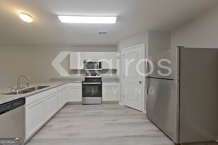 236 Sunrise Circle Midway, GA 31320 - Photo 8 of 31 a kitchen with cabinets and stainless steel appliances