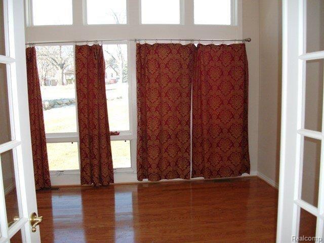 1251 Harding Avenue Rochester, MI 48307 - Photo 8 of 19 Library
