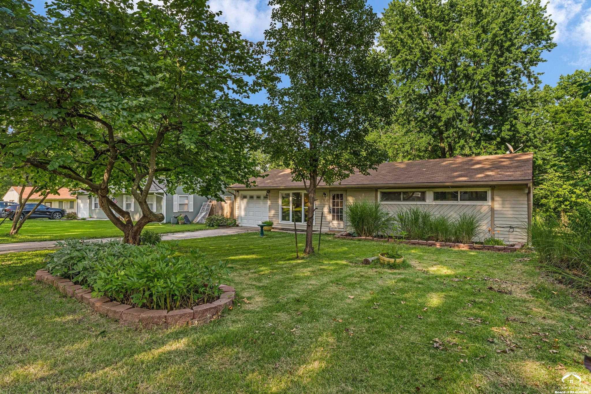 1630 Delaware Street Lawrence, KS 66044 - Photo 3 of 37
