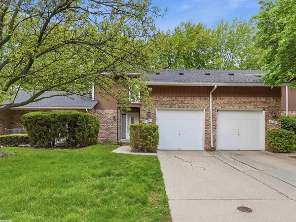 $189,900 | 42552 Beverly Way, Clinton Township, MI 48038