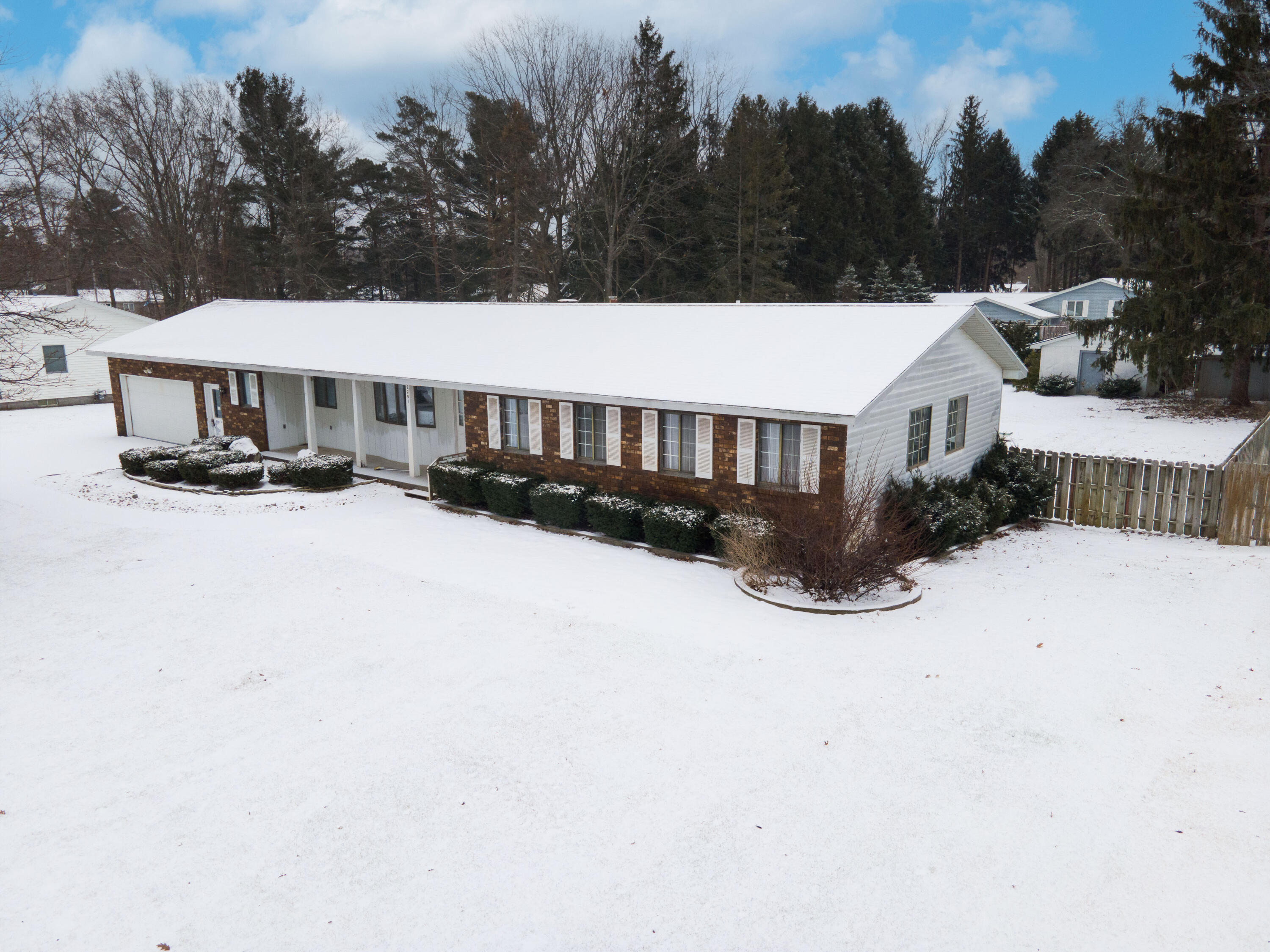 2251 Shettler Road Muskegon, MI 49444 - Photo 4 of 28 4. Exterior - Front - Right Corner