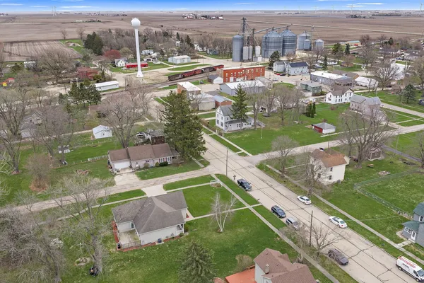$254,900 | 201 West Hardanger Gate, Lee, IL 60530