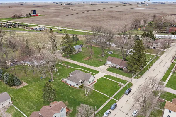 $254,900 | 201 West Hardanger Gate, Lee, IL 60530