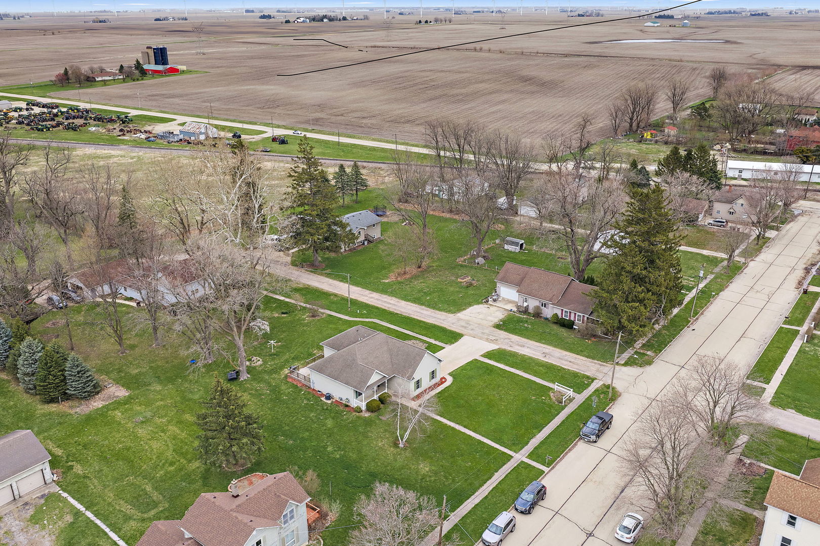 201 West Hardanger Gate Lee, IL 60530 - Photo 36 of 37 a view of a tennis court