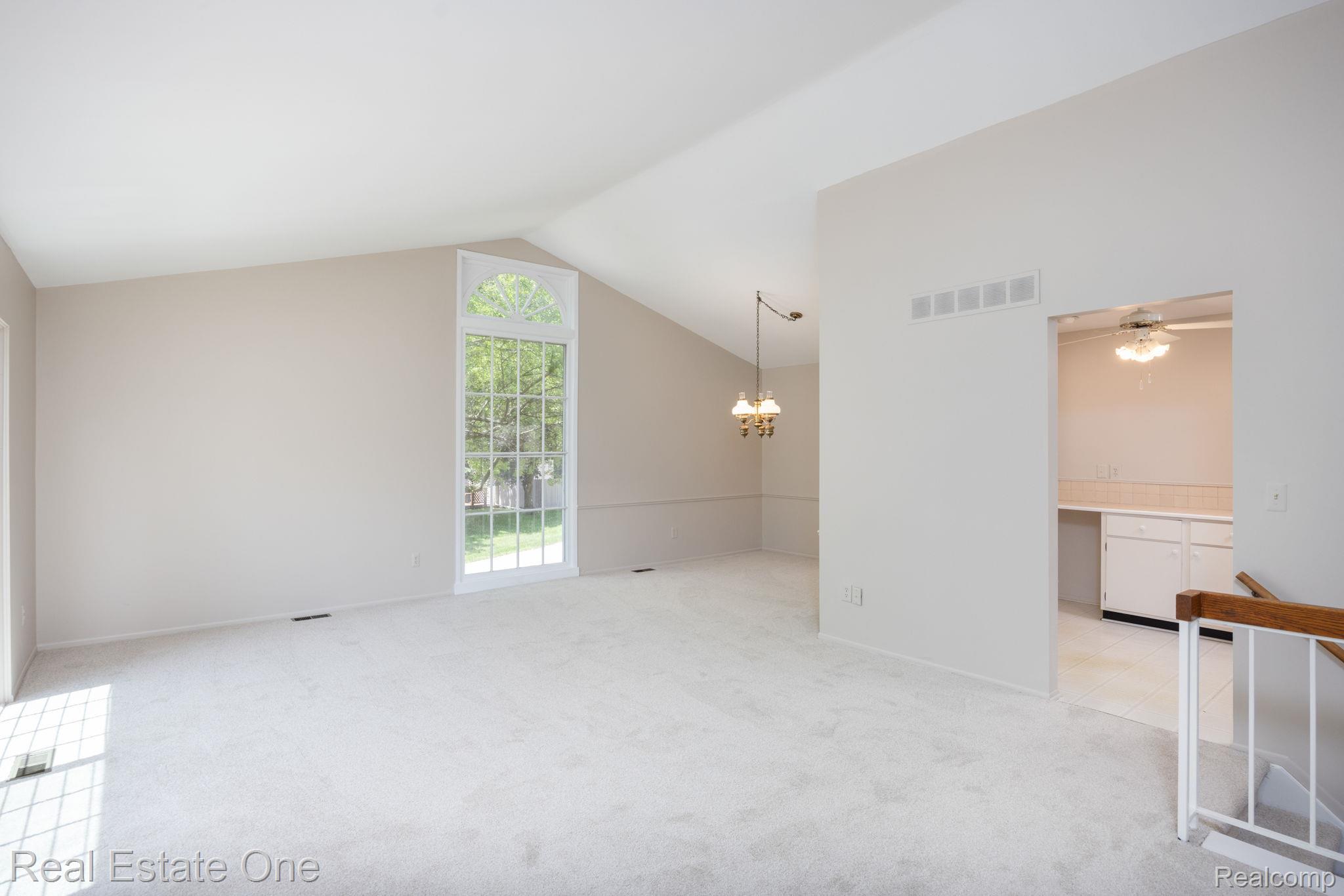 1534 Hidden Valley Lane Rochester, MI 48306 - Photo 5 of 27 14-web-or-mls-1534 Hidden Valley 14.jpg