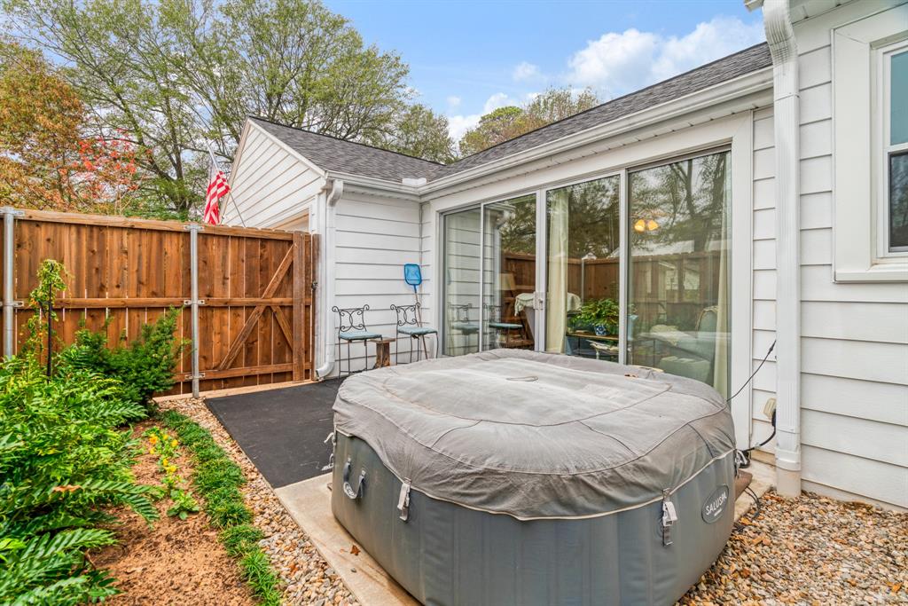 2257 Cleveland Street Paris, TX 75460 - Photo 19 of 39 View of patio with a gate