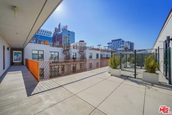 $2,095 | 5800 Harold Way, Unit 304, Los Angeles, CA 90028