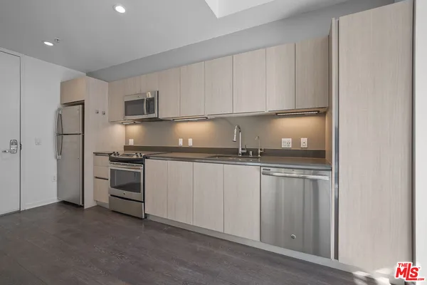 $2,095 | 5800 Harold Way, Unit 304, Los Angeles, CA 90028