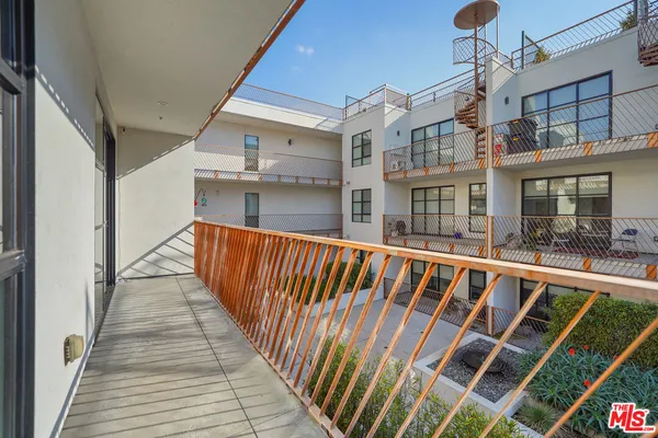 $2,095 | 5800 Harold Way, Unit 304, Los Angeles, CA 90028
