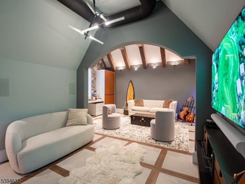 7 Stokes Farm Road Old Tappan, NJ 07675 - Photo 22 of 43 a living room with patio furniture and a potted plant