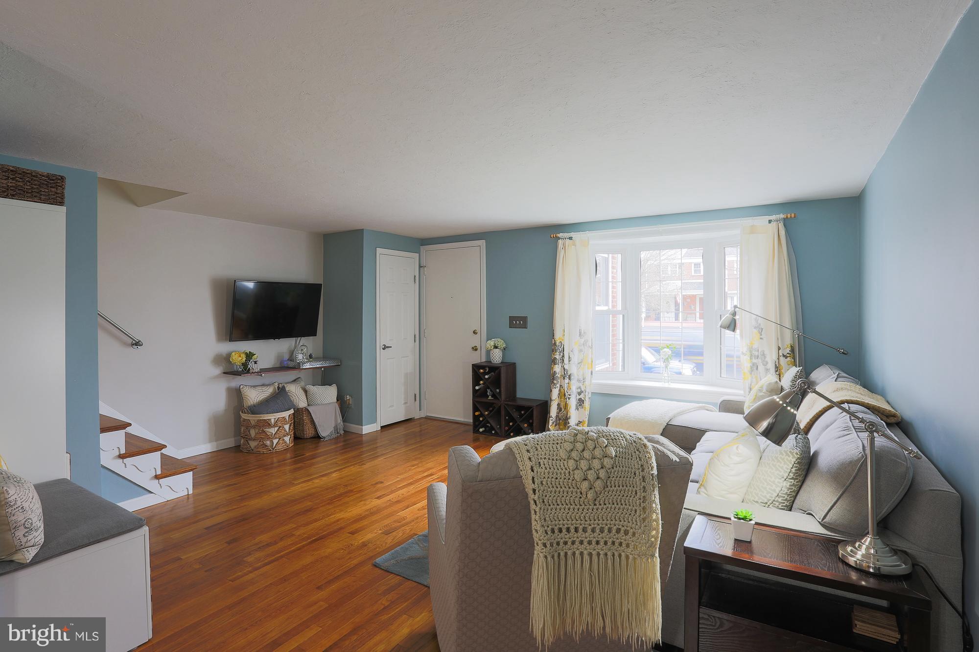 7368 Edsworth Road Baltimore, MD 21222 - Photo 4 of 29 Living Room