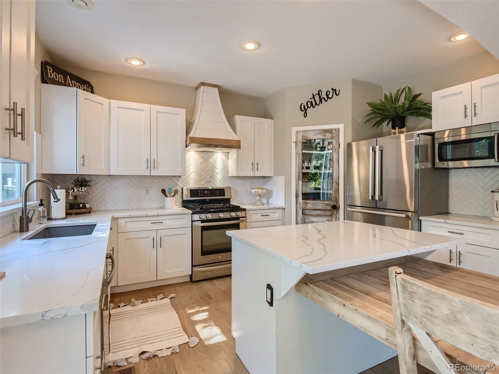 9897 Sylvestor Road Highlands Ranch, CO 80129 - Photo 6 of 28 Gallery Image 6