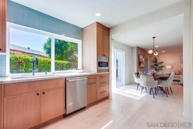 $1,889,000 | 2223 Camino Preciosa Sur, La Jolla, CA 92037
