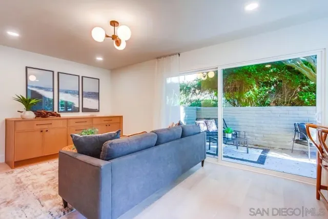 $1,889,000 | 2223 Camino Preciosa Sur, La Jolla, CA 92037