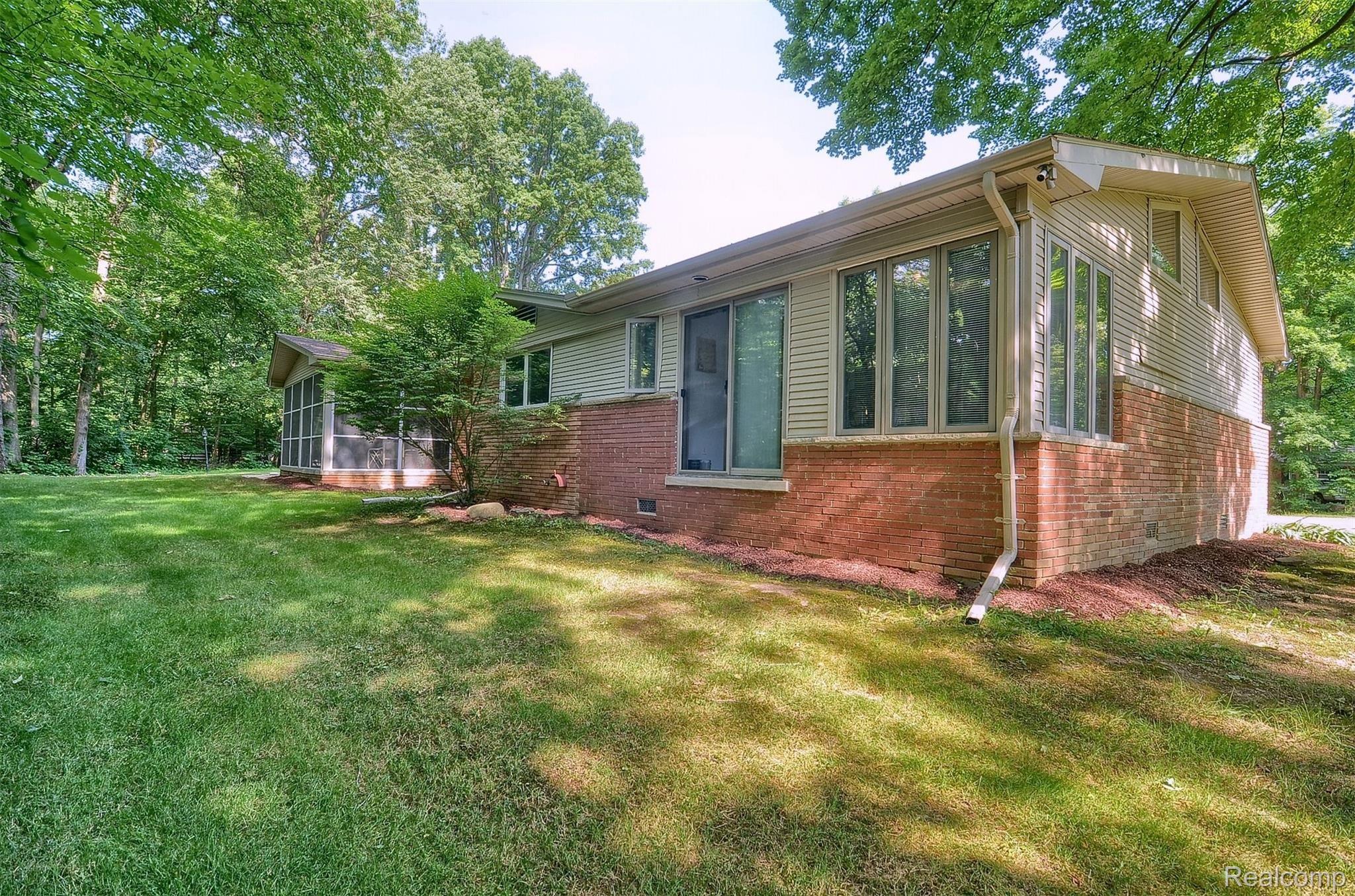 205 Wimberly Drive Rochester, MI 48306 - Photo 28 of 30 205 Wimberly Rear_2nd_View.jpg
