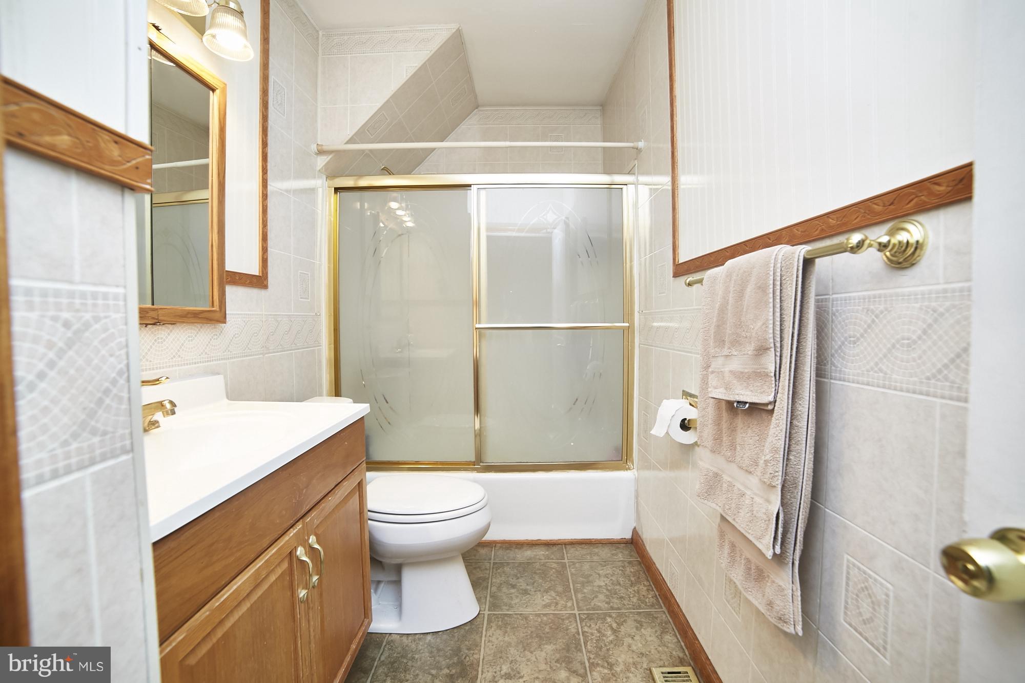 833 Martin Road Baltimore, MD 21221 - Photo 16 of 30 Bath