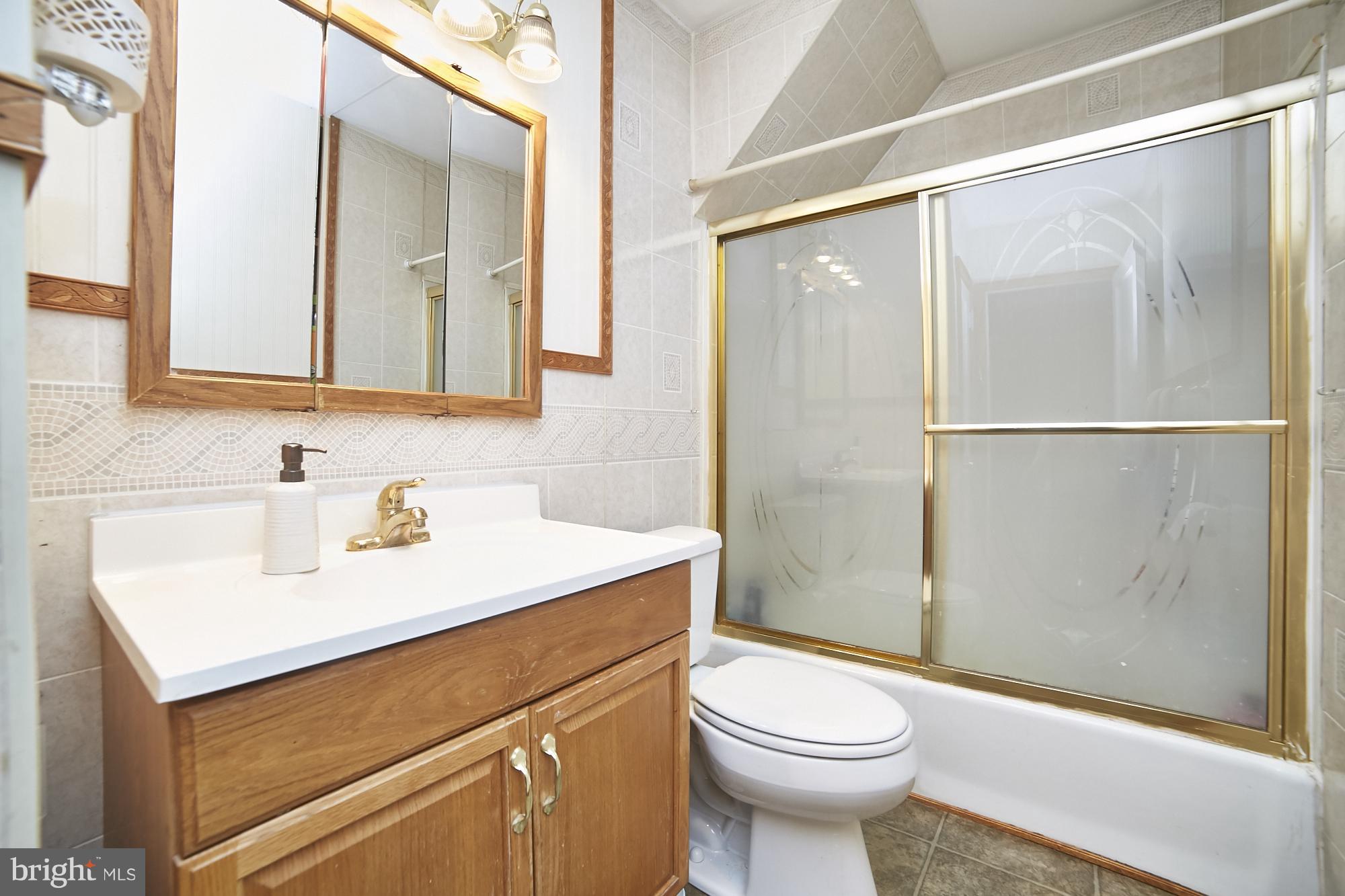 833 Martin Road Baltimore, MD 21221 - Photo 17 of 30 Bath