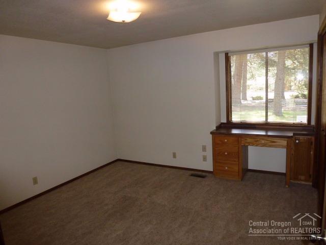 20220 Rae Road Bend, OR 97702 - Photo 14 of 22 Bedroom #2 with built in desk under wind