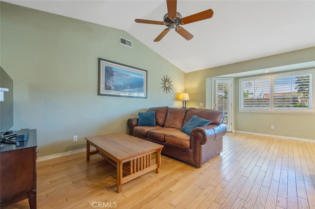 27864 Wakefield Road Castaic, CA 91384 - Photo 8 of 28