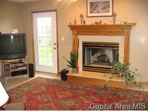 12540 Manning Road Glenarm, IL 62536 - Photo 3 of 8
