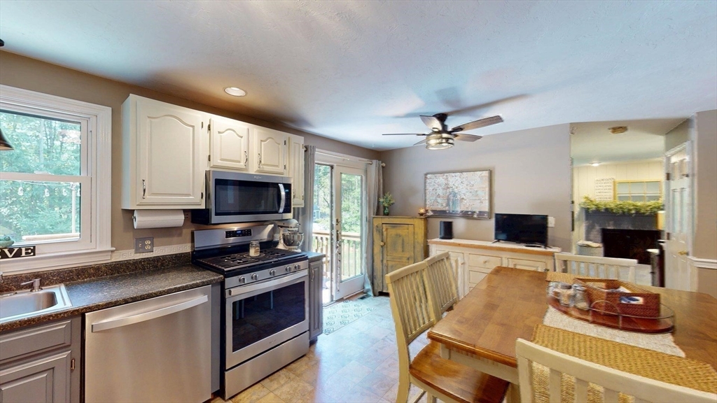 336 Maple Street Franklin, MA 02038 - Photo 4 of 28