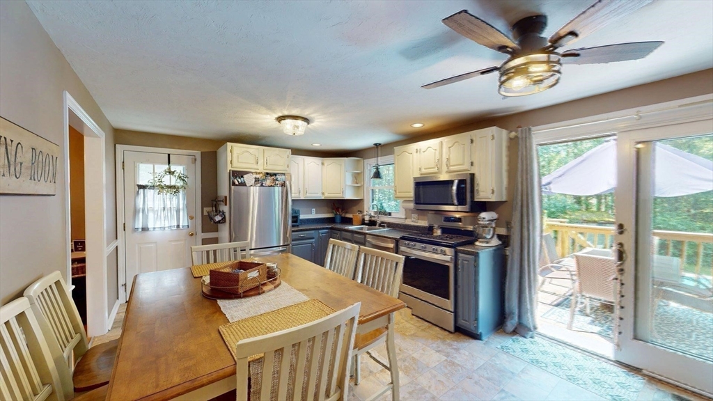 336 Maple Street Franklin, MA 02038 - Photo 7 of 28