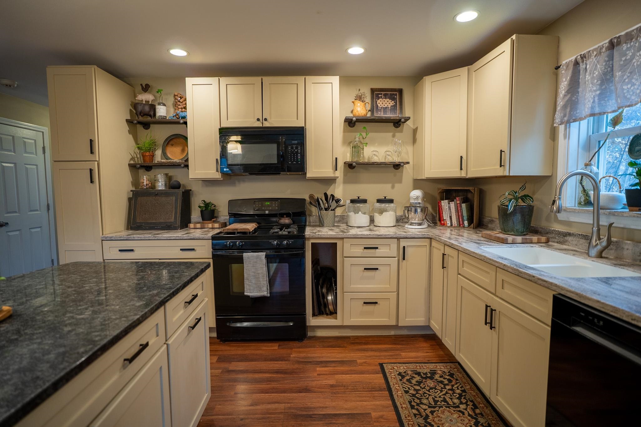 381 Lackey Hill Road St. Johnsbury, VT 05819 - Photo 8 of 44