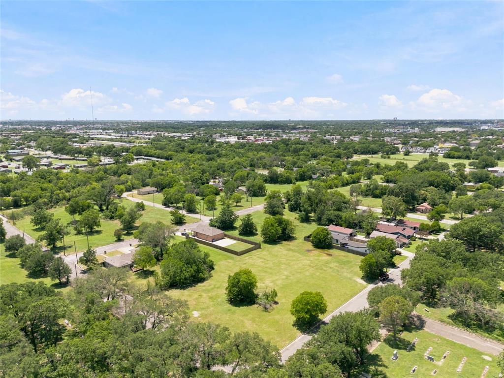 2825 South 7th Street Waco, TX 76706 - Photo 7 of 11 a view of a city with an outdoor space