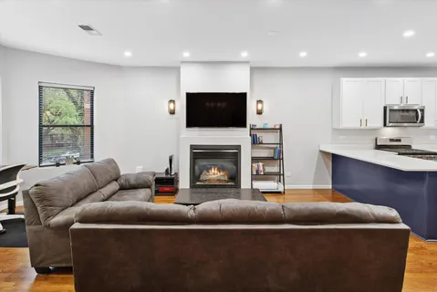 $500,000 | 4748 North Magnolia Avenue, Unit 2S, Chicago, IL 60640