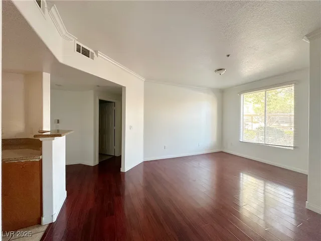 $1,375 | 4400 South Jones Boulevard, Unit 1049, Las Vegas, NV 89103