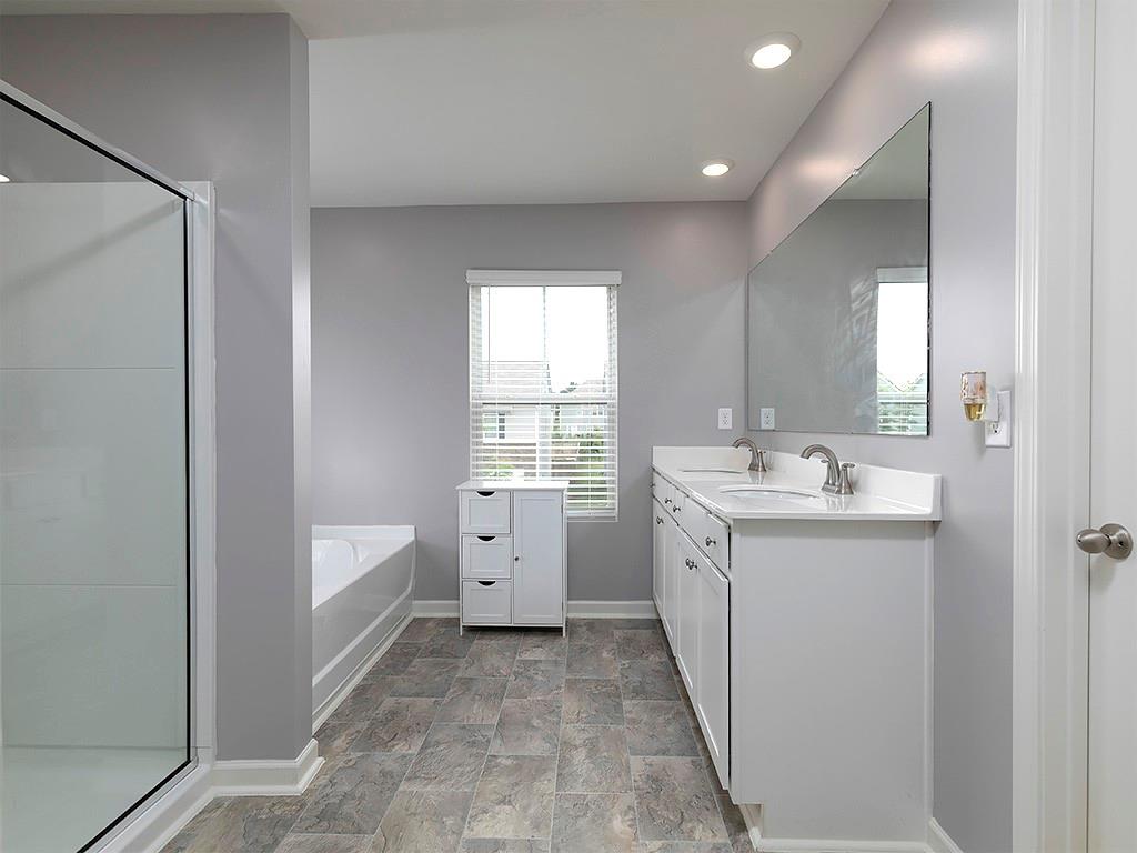 371 Highgrove Circle Dallas, GA 30157 - Photo 5 of 20 a spacious bathroom with a bathtub sink and mirror