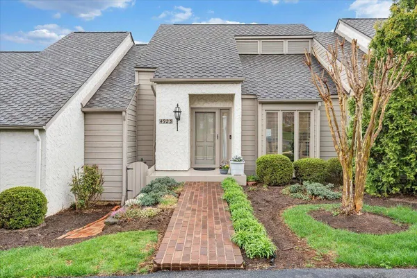 $375,000 | 4923 Hunting Hills Court, Roanoke, VA 24018