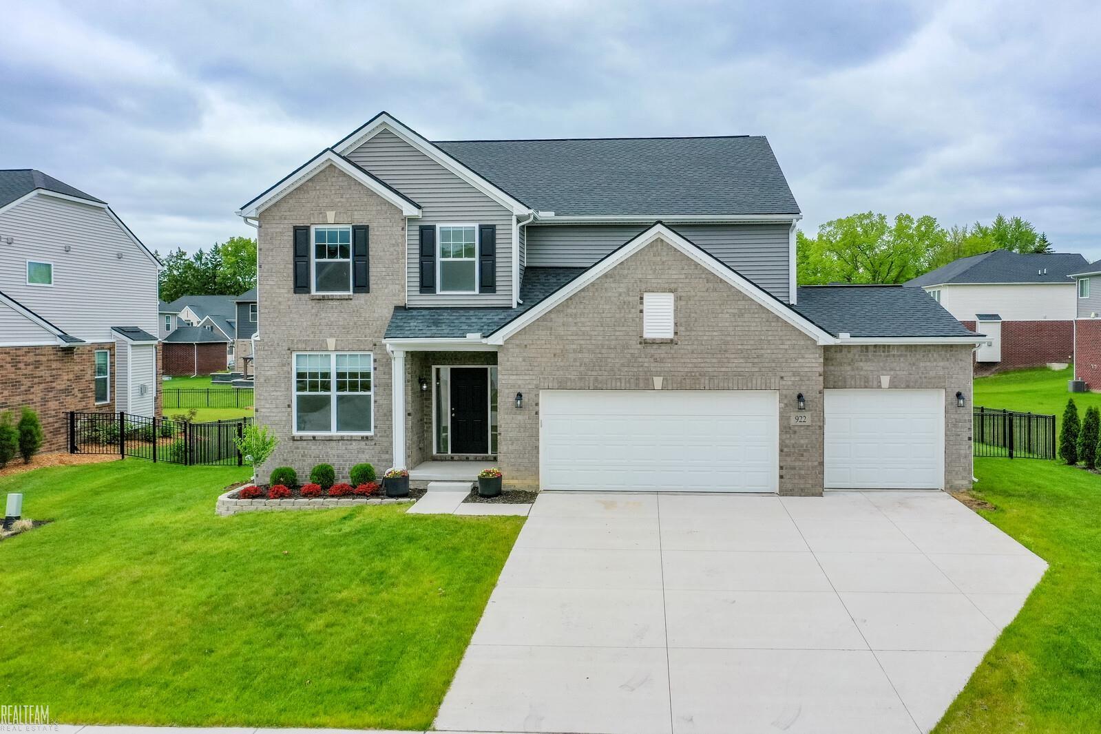 922 Lemon Drive Rochester Hills, MI 48307 - Photo 1 of 33