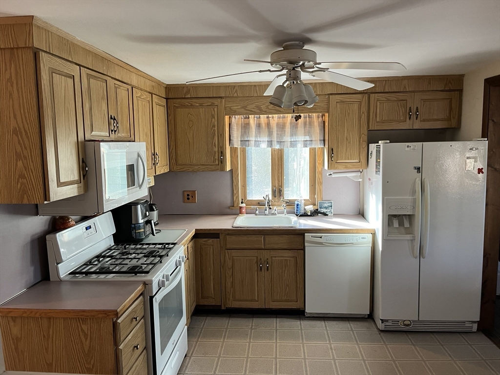 125 Foster Road Tewksbury, MA 01876 - Photo 4 of 30 Gallery Image 4