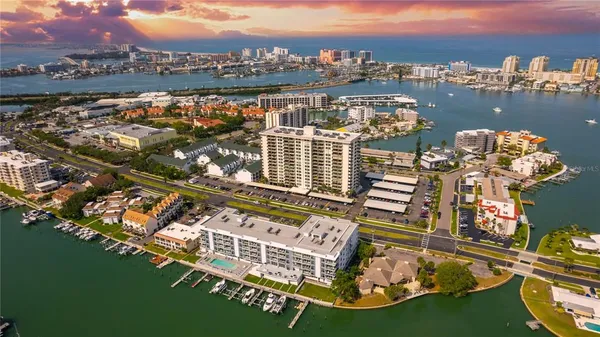 $2,300 | 400 Island Way, Unit 212, Clearwater Beach, FL 33767