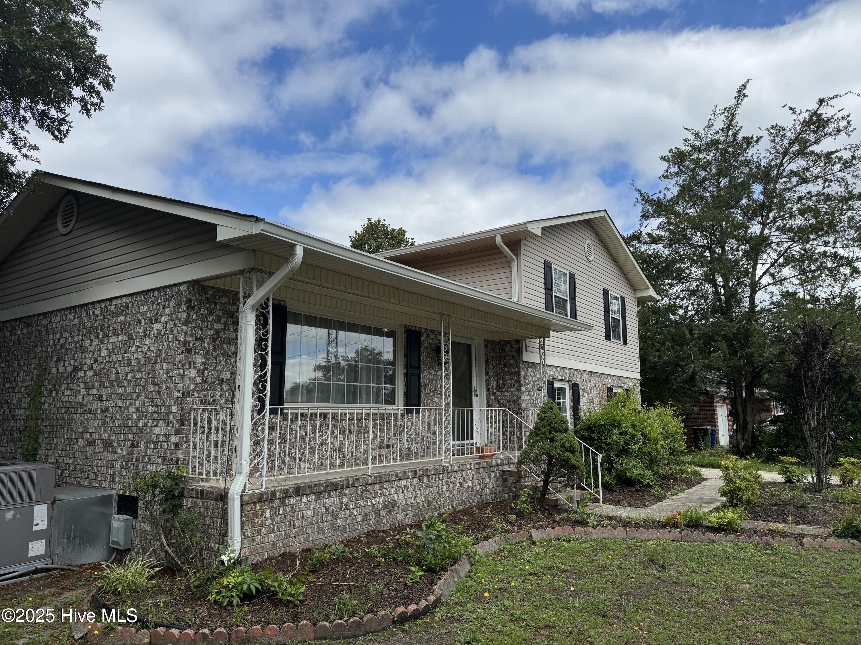 210 Spartan Road Wilmington, NC 28405 - Photo 3 of 27 IMG_9912