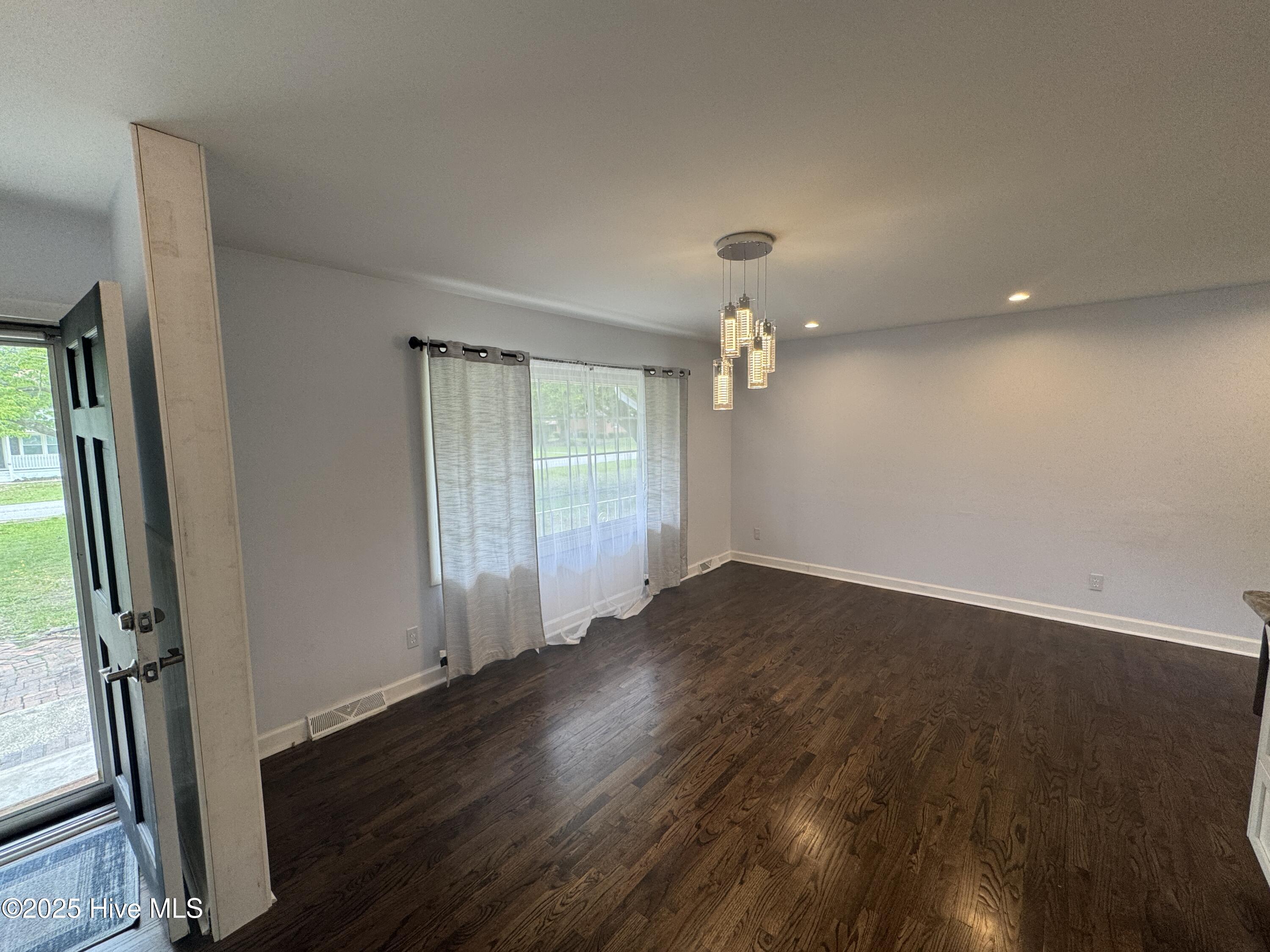 210 Spartan Road Wilmington, NC 28405 - Photo 5 of 27 Dining Area