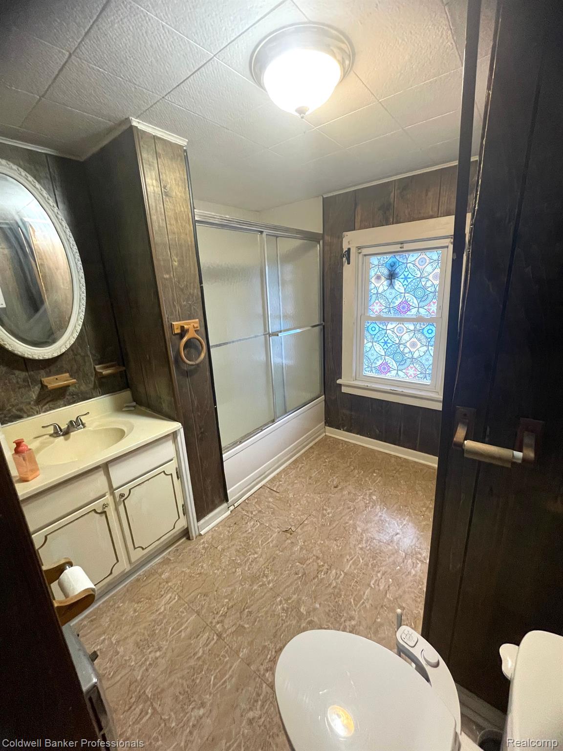 11875 Rail Rd Street Mount Morris, MI 48458 - Photo 16 of 22 Bathroom.