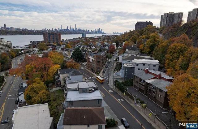 $3,800,000 | 1106-1108 River Road, Edgewater, NJ 07020