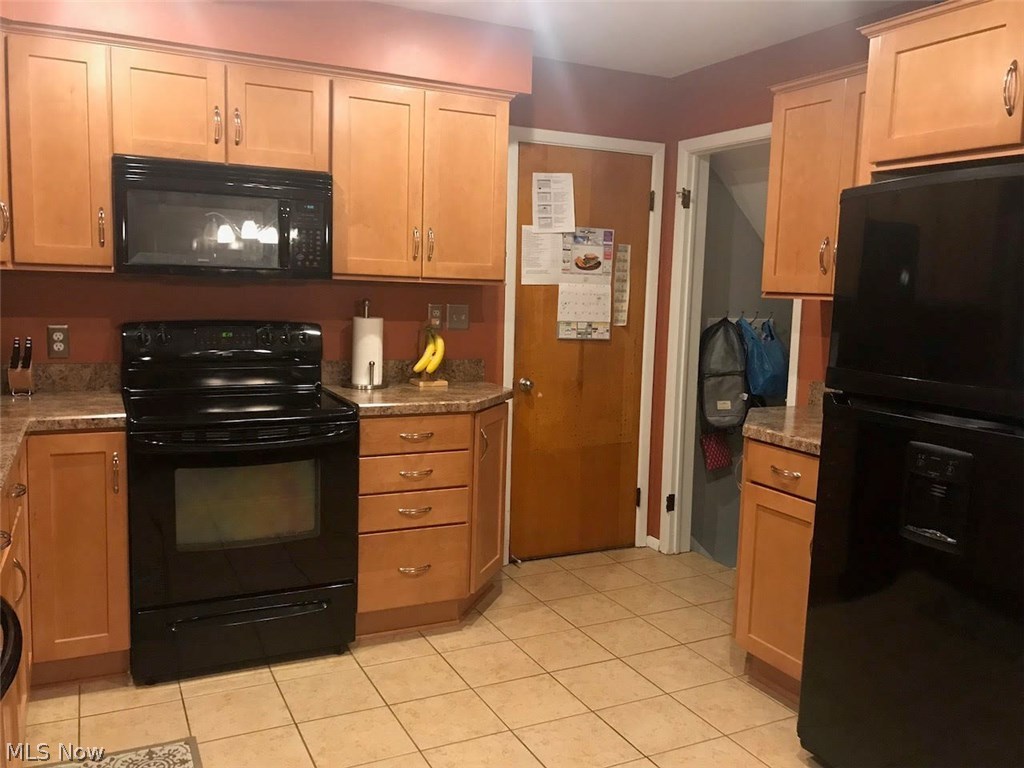 1188 Blanchester Road Lyndhurst, OH 44124 - Photo 8 of 27