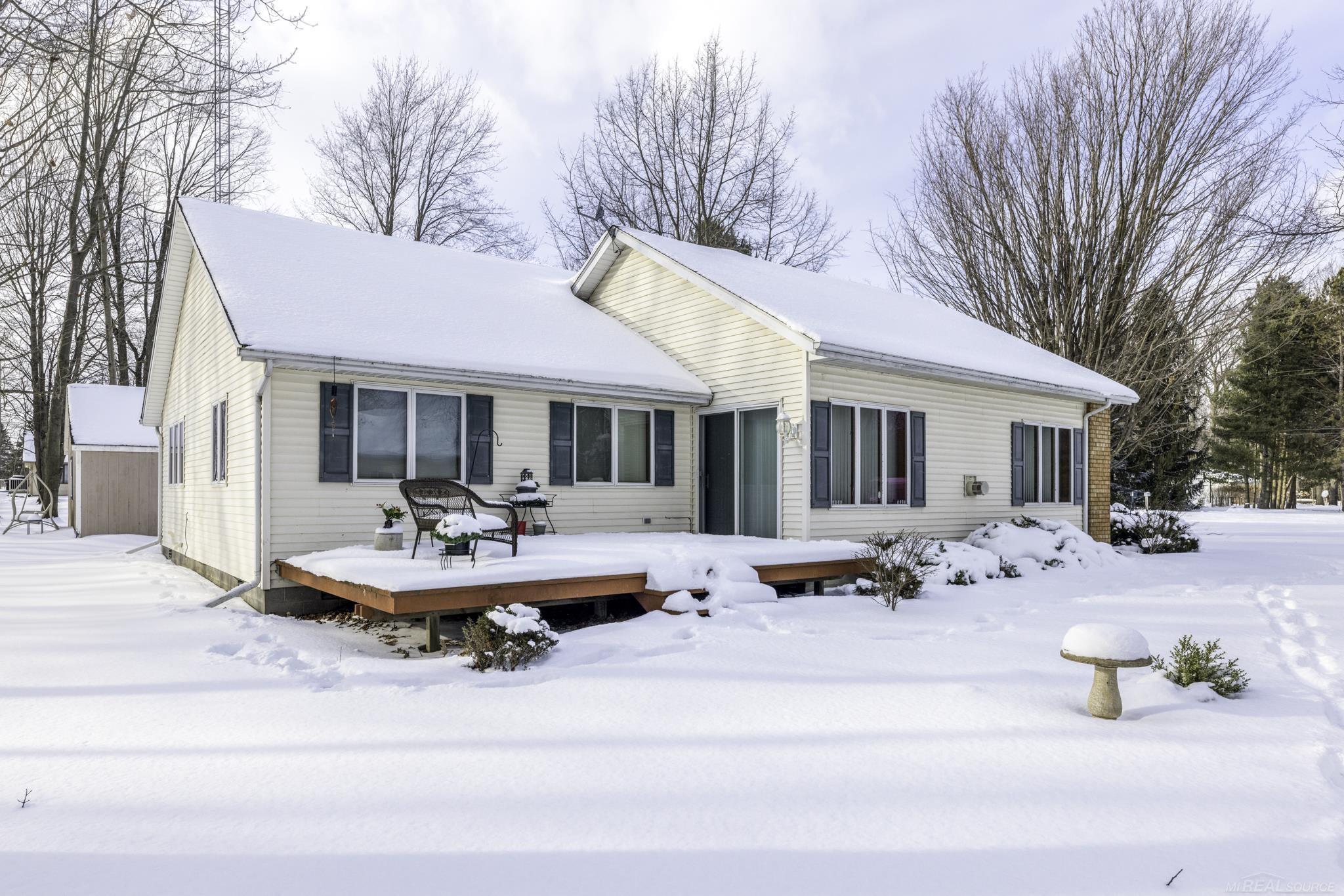 7178 Townsend Road Lexington, MI 48450 - Photo 28 of 40 12'x20' Deck