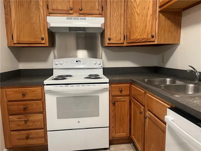 $1,300 | 4404 Lake Vista Drive, Unit B, Metairie, LA 70006