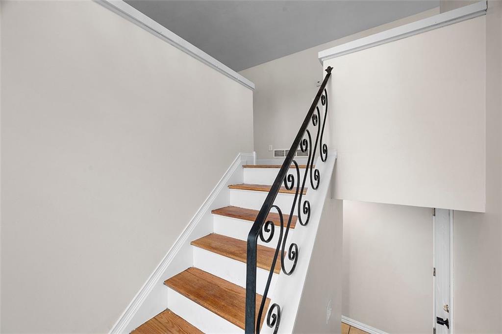 1015 Fiddleback Drive McKees Rocks, PA 15136 - Photo 5 of 43 a view of entryway