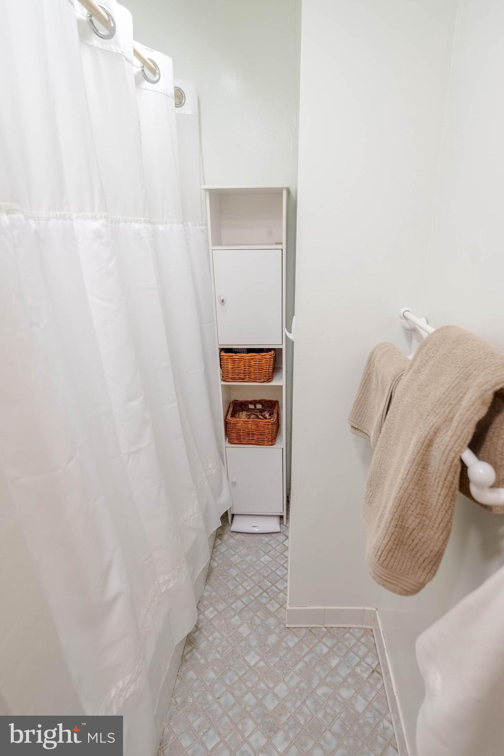 8600 Saddler Road Parkville, MD 21234 - Photo 13 of 39 a view of walk in closet