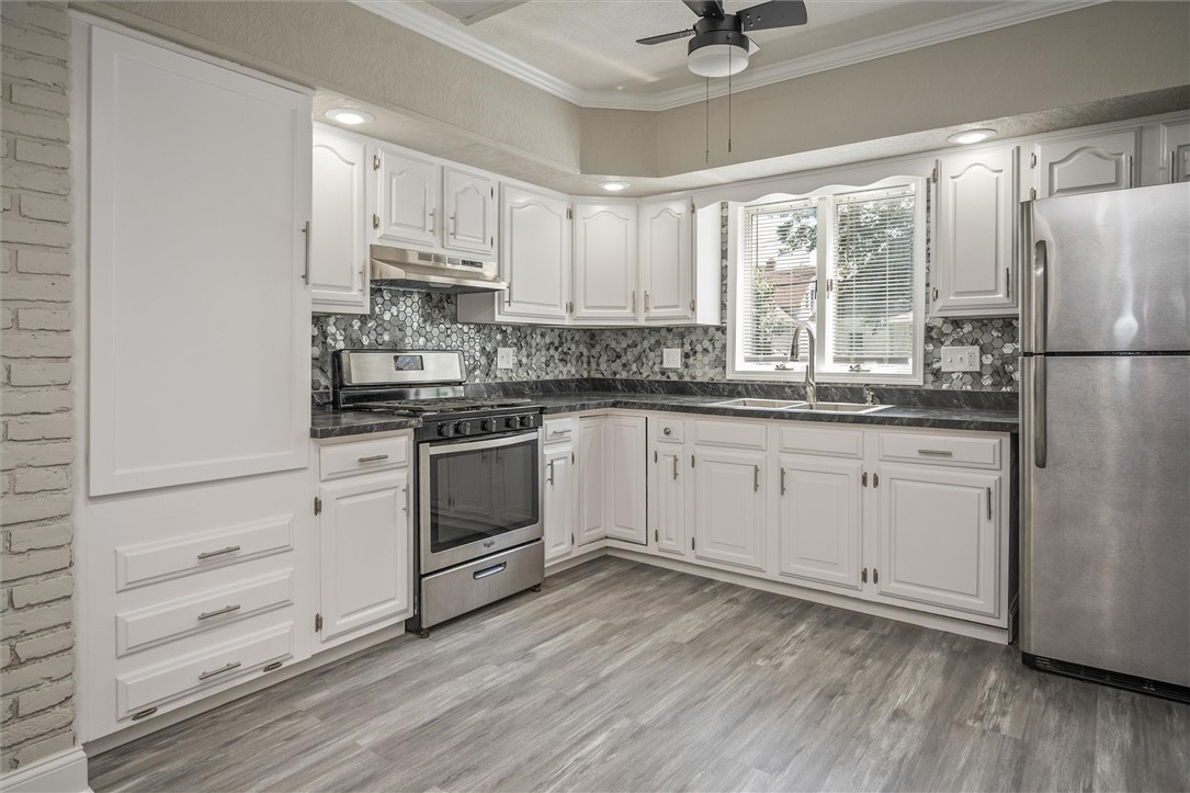 19 Northeast Avenue Rochester, NY 14621 - Photo 12 of 34