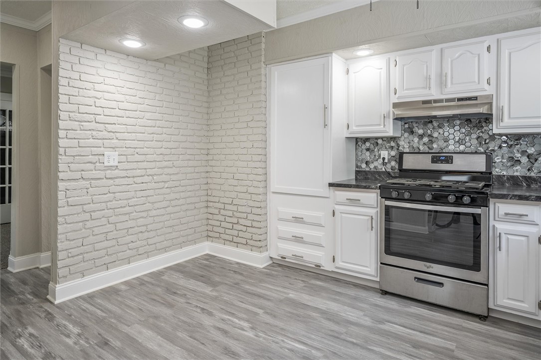 19 Northeast Avenue Rochester, NY 14621 - Photo 13 of 34