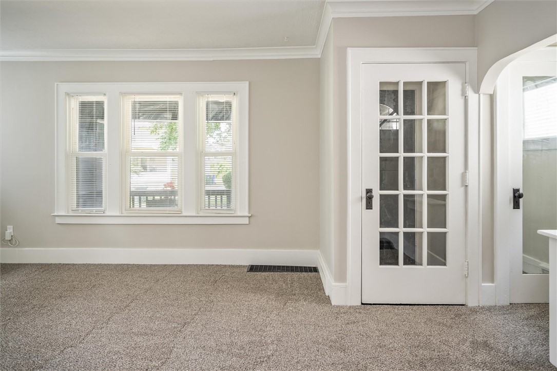 19 Northeast Avenue Rochester, NY 14621 - Photo 5 of 34