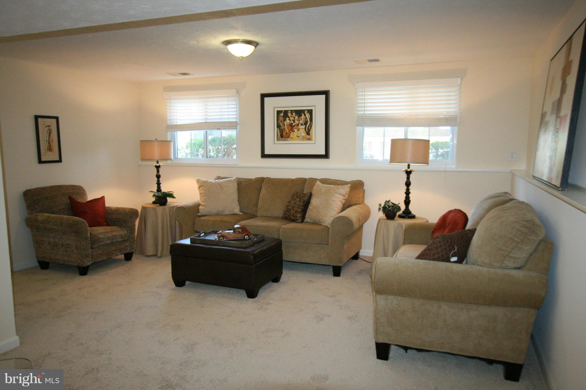 6116 Mantle Road Burke, VA 22015 - Photo 18 of 30 Everyone can Sit and Relax
