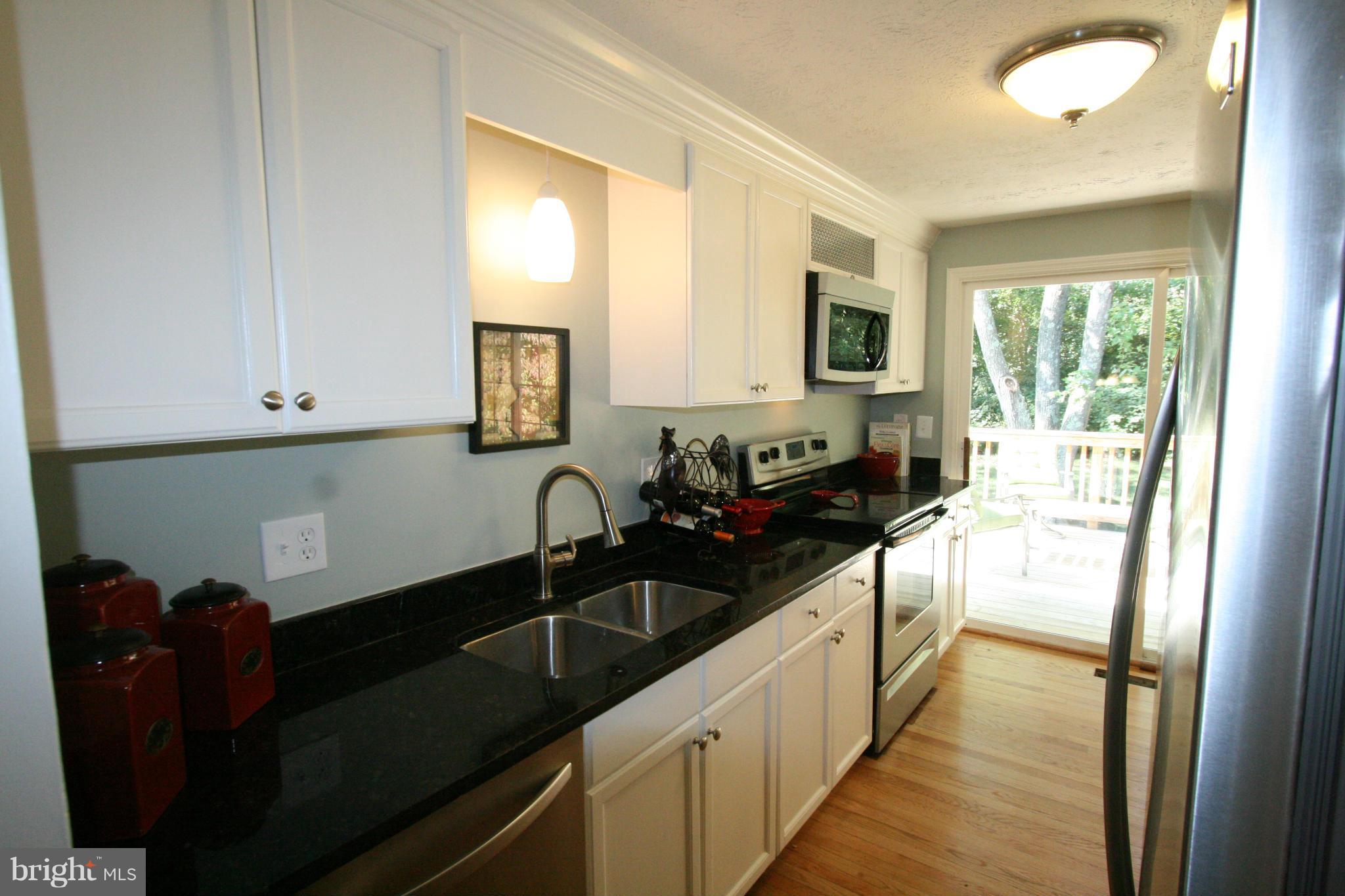 6116 Mantle Road Burke, VA 22015 - Photo 8 of 30 Granite Counters